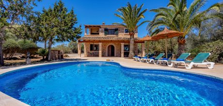 Majorcan-style Finca close to the beach with pool on a large, private property in Sa Torre Nova 