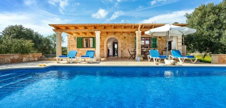 Charming small Finca in traditional Mallorcan Style with Pool & beautiful views into the Greenery