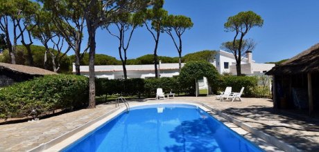 Villa with private pool, 4 bedrooms and 3 bathrooms