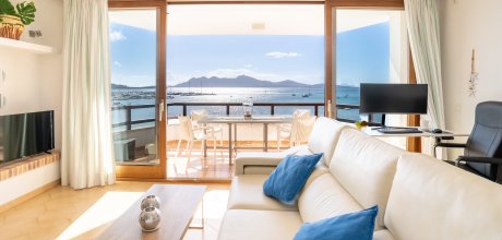 Spacious penthouse with picturesque sea views, terrace, beachfront